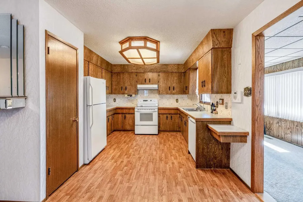47 Ryerson Road W Lethbridge AB T1K 4N7