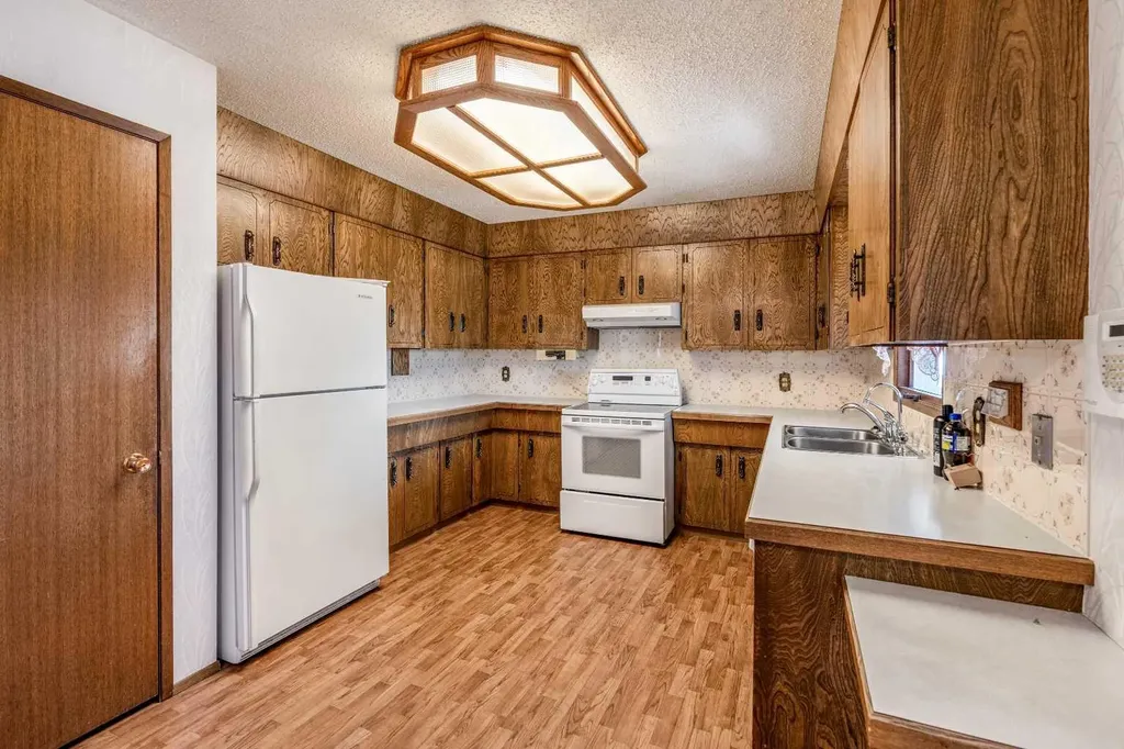 47 Ryerson Road W Lethbridge AB T1K 4N7