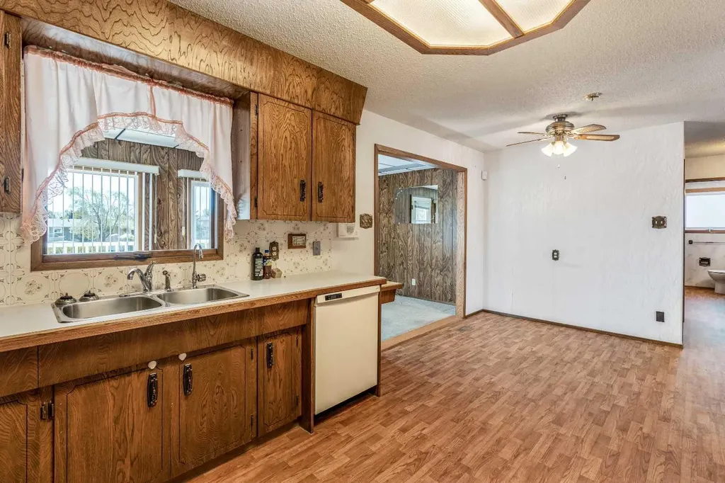 47 Ryerson Road W Lethbridge AB T1K 4N7