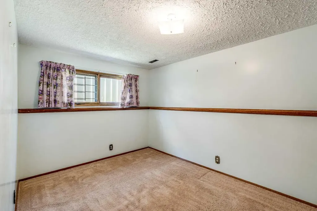 47 Ryerson Road W Lethbridge AB T1K 4N7