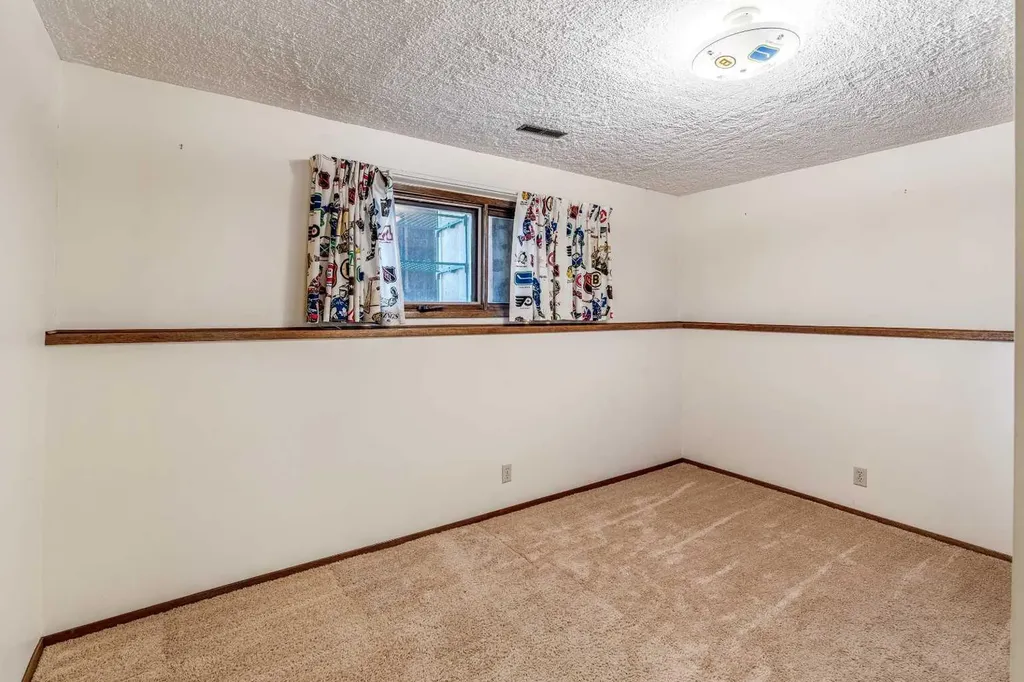 47 Ryerson Road W Lethbridge AB T1K 4N7