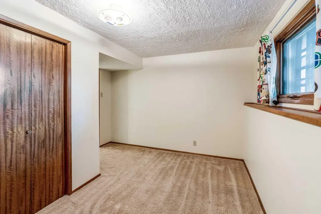 47 Ryerson Road W Lethbridge AB T1K 4N7
