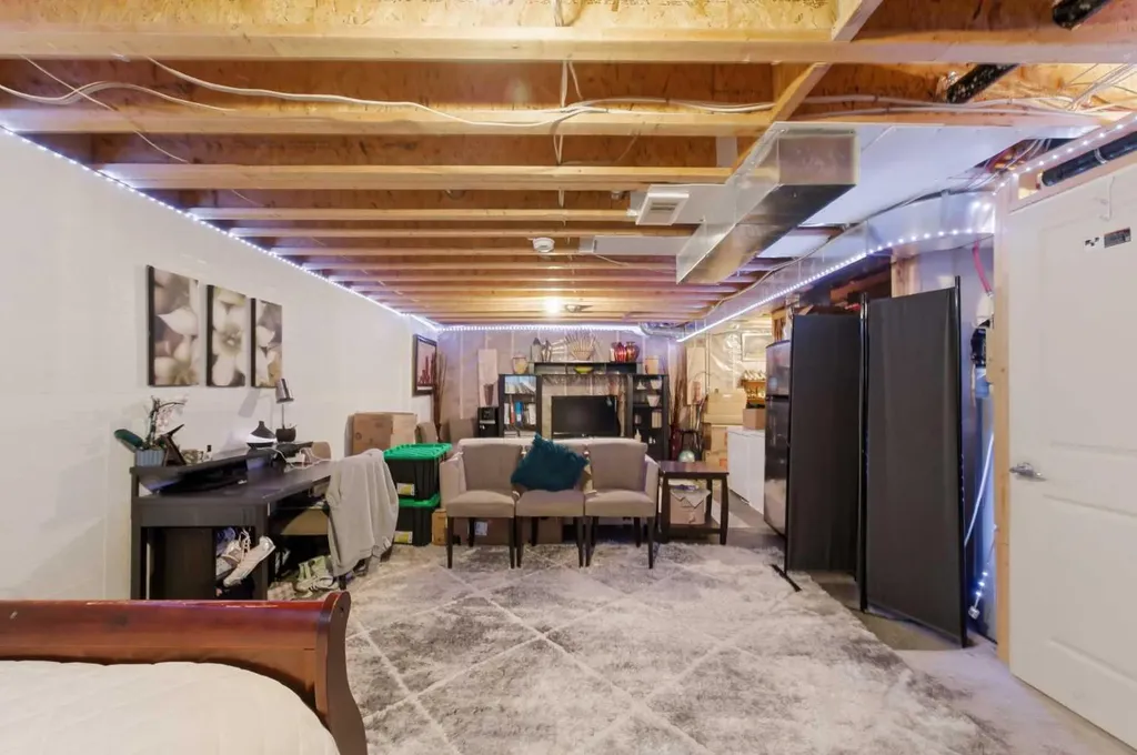 121 Copperpond Common N Calgary AB T2Z 5B6