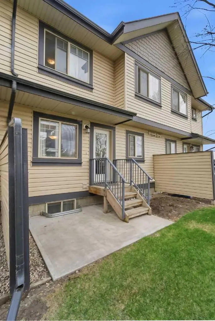 121 Copperpond Common SE Calgary AB T2Z 5B6