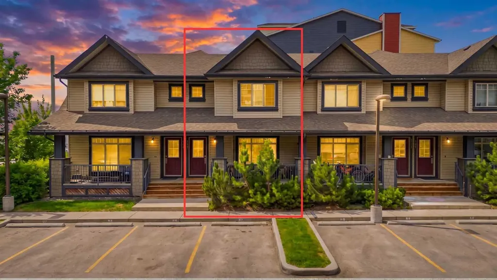 121 Copperpond Common N Calgary AB T2Z 5B6