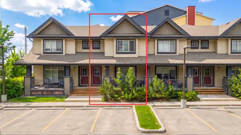 121 Copperpond Common N Calgary AB T2Z 5B6