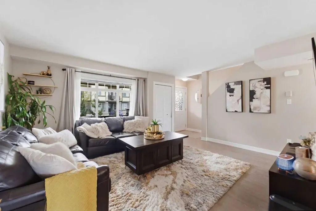 121 Copperpond Common N Calgary AB T2Z 5B6