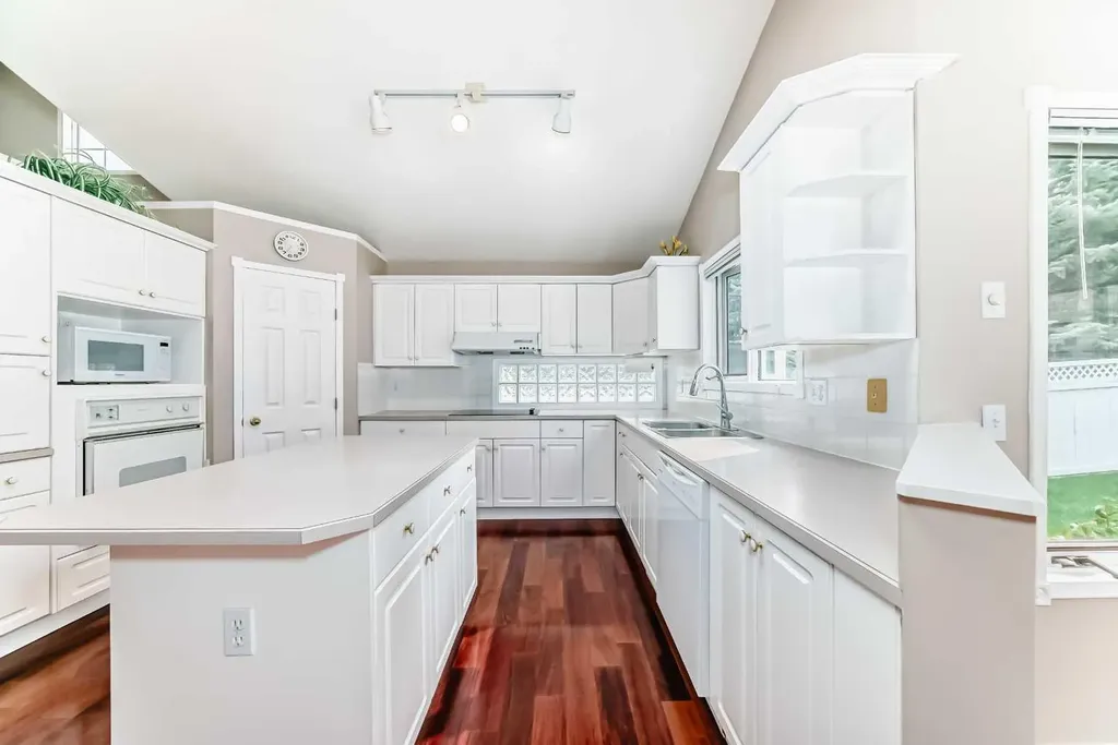 1405 Shawnee Road SW Calgary AB T2Y 2T1