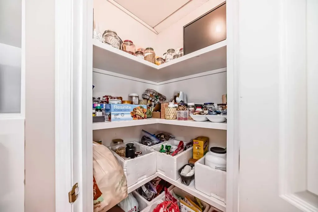 1405 Shawnee Road SW Calgary AB T2Y 2T1