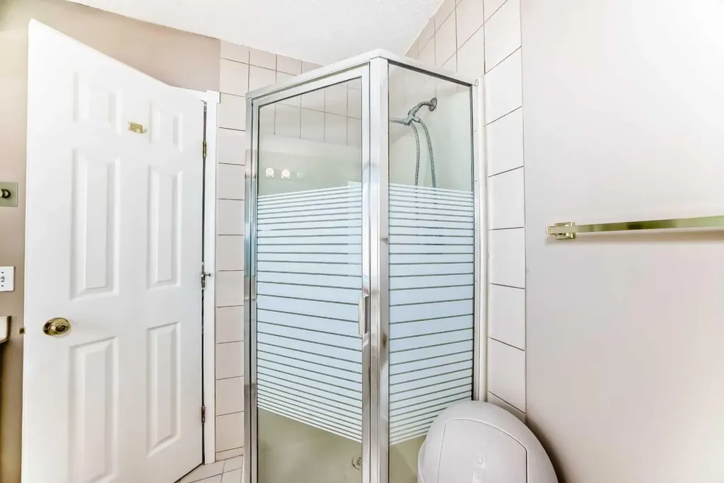 1405 Shawnee Road SW Calgary AB T2Y 2T1