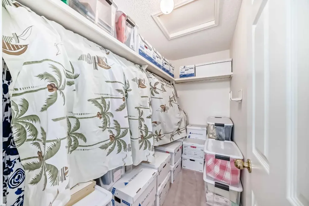 1405 Shawnee Road SW Calgary AB T2Y 2T1