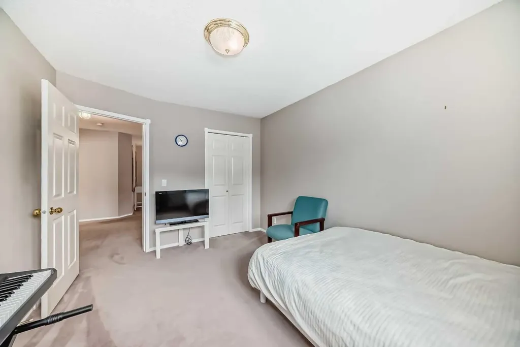 1405 Shawnee Road SW Calgary AB T2Y 2T1