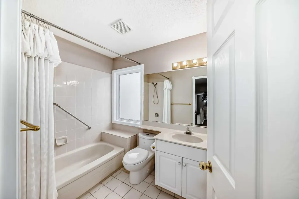 1405 Shawnee Road SW Calgary AB T2Y 2T1