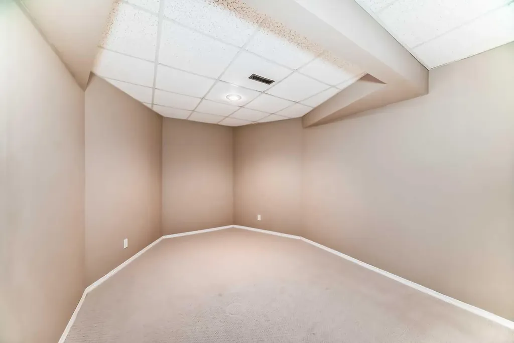 1405 Shawnee Road SW Calgary AB T2Y 2T1