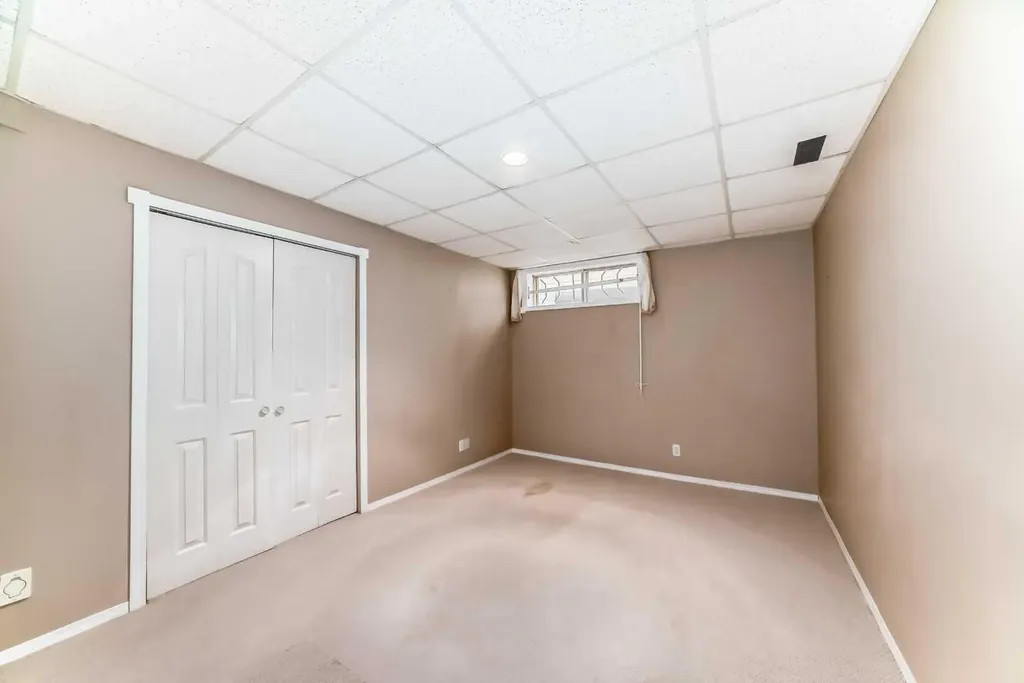 1405 Shawnee Road SW Calgary AB T2Y 2T1