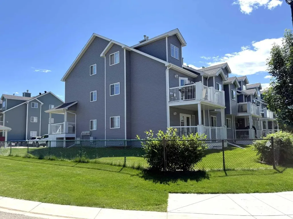 5220 50a Avenue Sylvan Lake AB T4S 1E5
