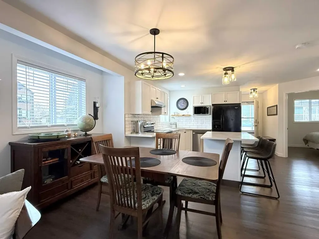 5220 50a Avenue Sylvan Lake AB T4S 1E5