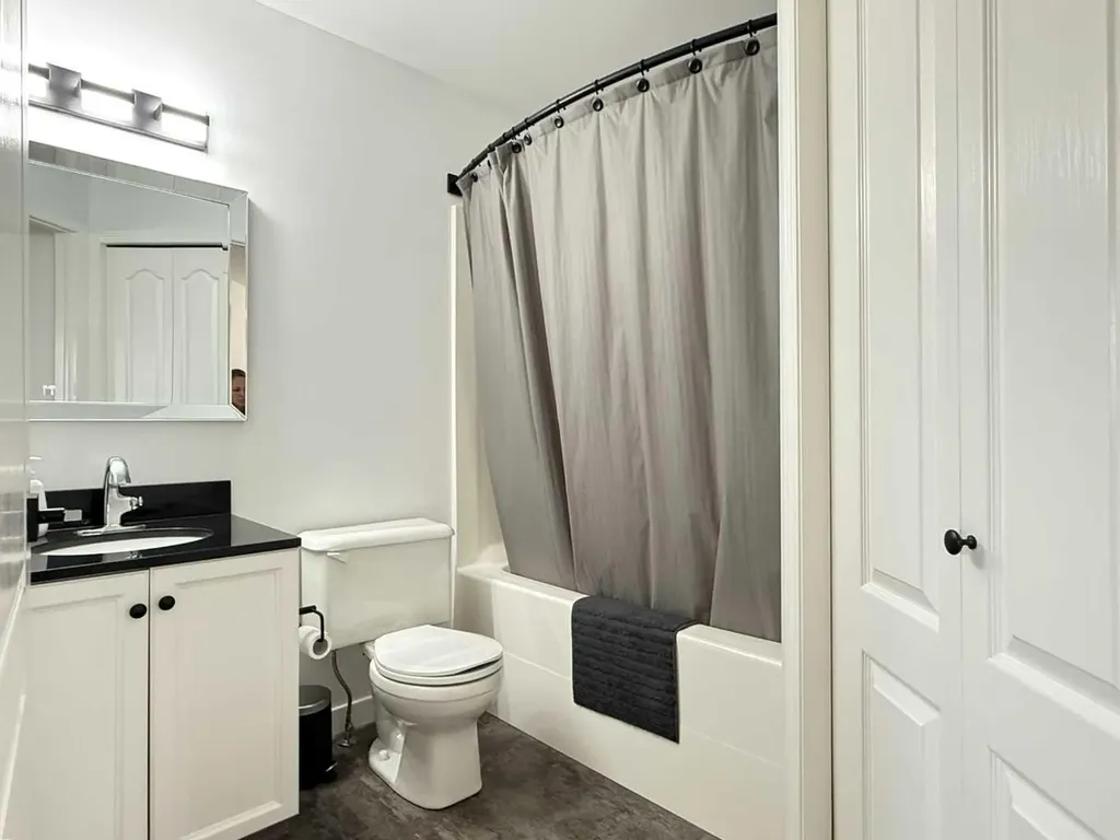 5220 50a Avenue Sylvan Lake AB T4S 1E5