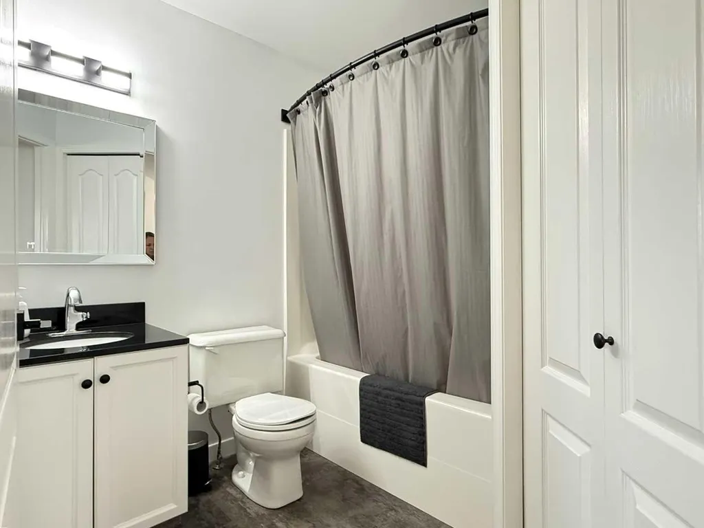 5220 50a Avenue Sylvan Lake AB T4S 1E5