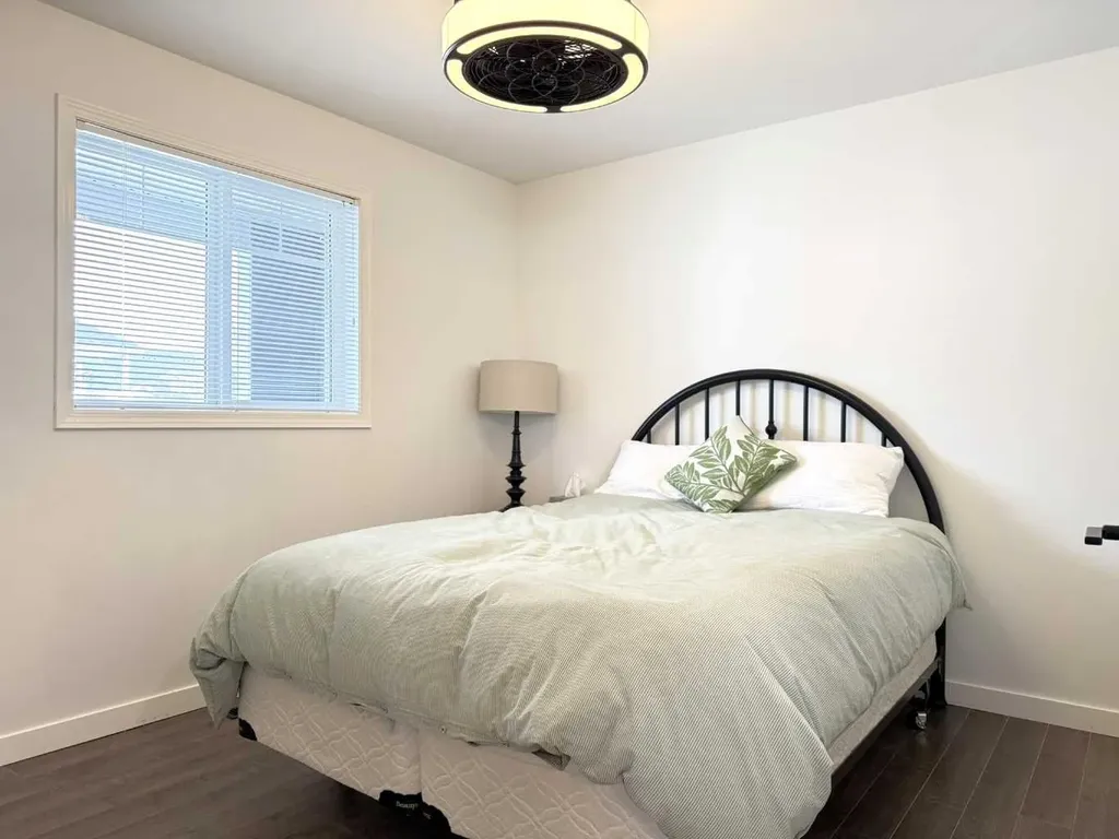 5220 50a Avenue Sylvan Lake AB T4S 1E5