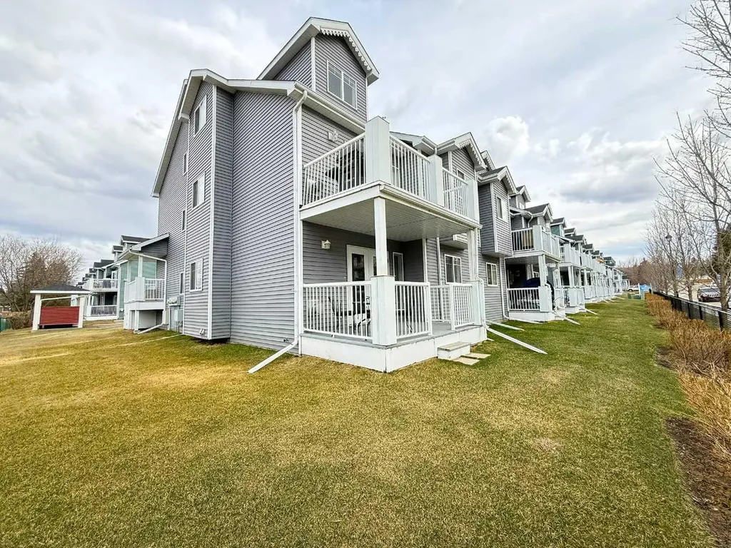 5220 50a Avenue Sylvan Lake AB T4S 1E5