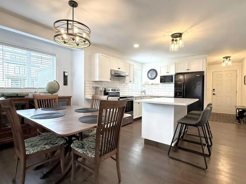 5220 50a Avenue Sylvan Lake AB T4S 1E5