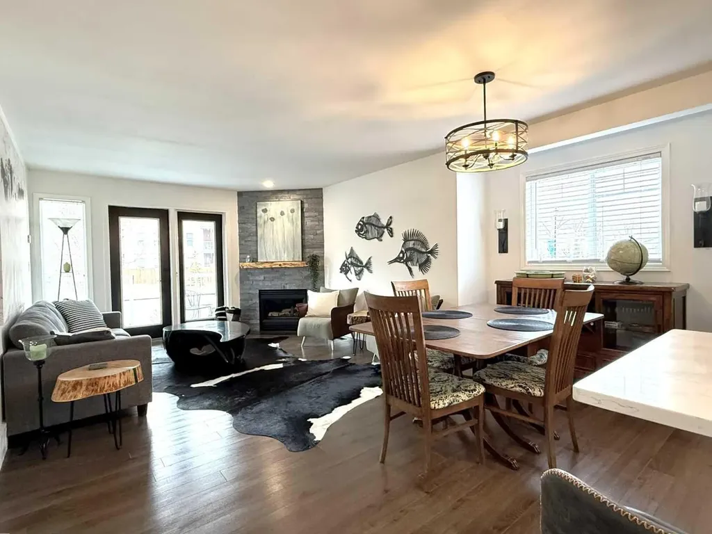 5220 50a Avenue Sylvan Lake AB T4S 1E5