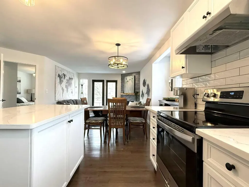 5220 50a Avenue Sylvan Lake AB T4S 1E5