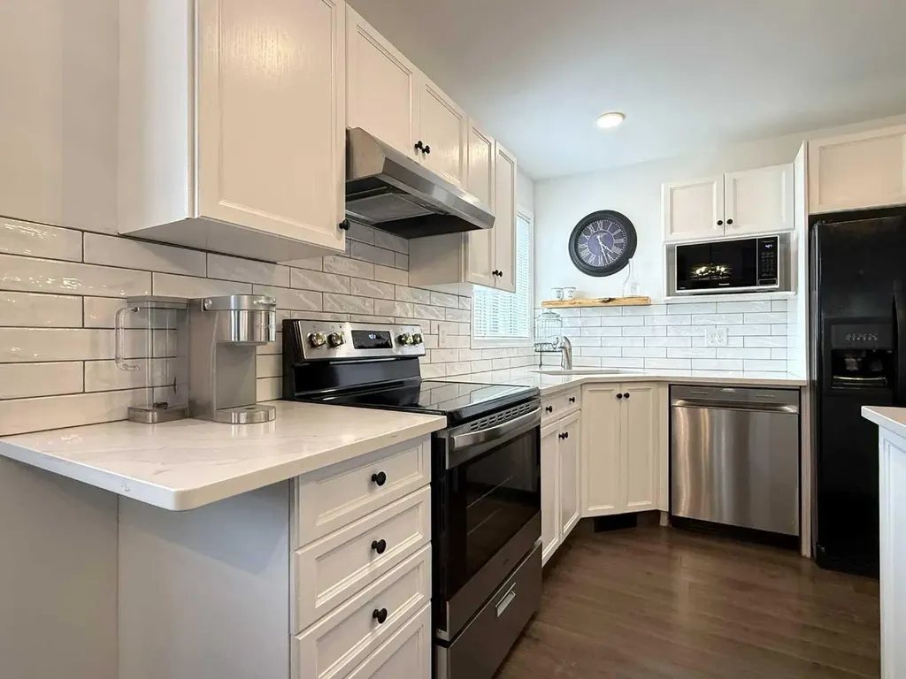 5220 50a Avenue Sylvan Lake AB T4S 1E5
