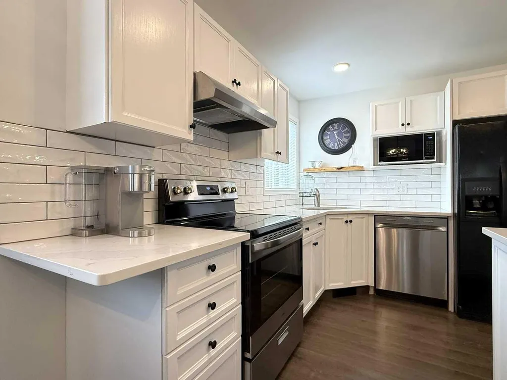 5220 50a Avenue Sylvan Lake AB T4S 1E5