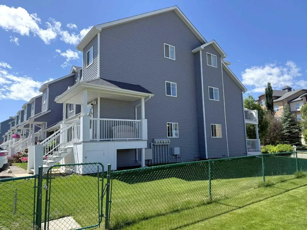 5220 50a Avenue Sylvan Lake AB T4S 1E5