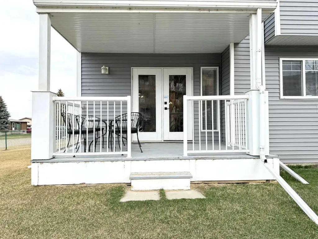 5220 50a Avenue Sylvan Lake AB T4S 1E5