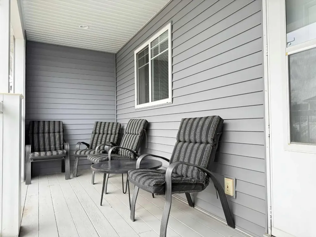 5220 50a Avenue Sylvan Lake AB T4S 1E5