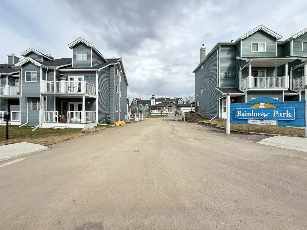 5220 50a Avenue Sylvan Lake AB T4S 1E5