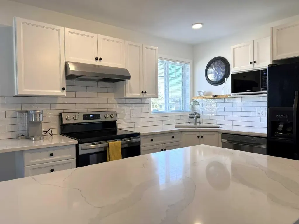 5220 50a Avenue Sylvan Lake AB T4S 1E5