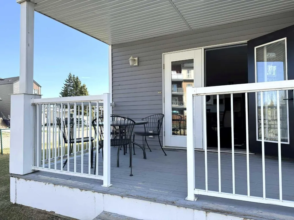 5220 50a Avenue Sylvan Lake AB T4S 1E5