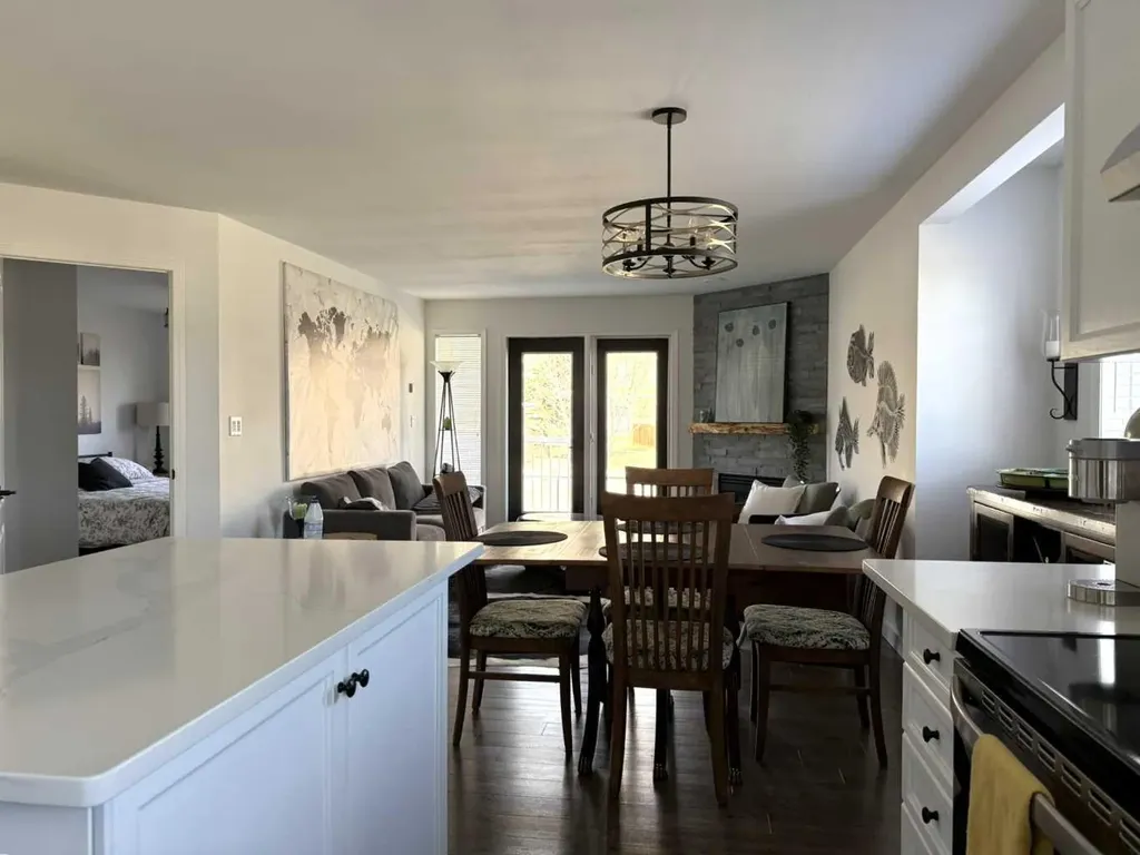 5220 50a Avenue Sylvan Lake AB T4S 1E5