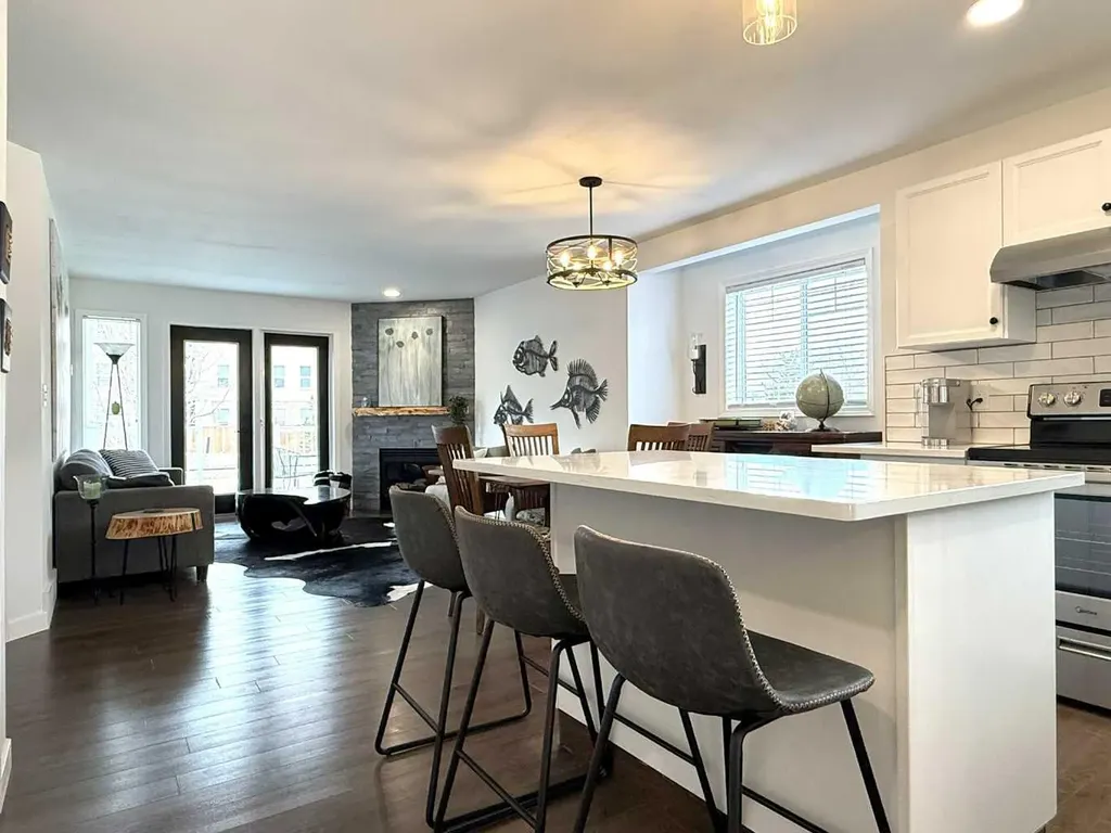 5220 50a Avenue Sylvan Lake AB T4S 1E5