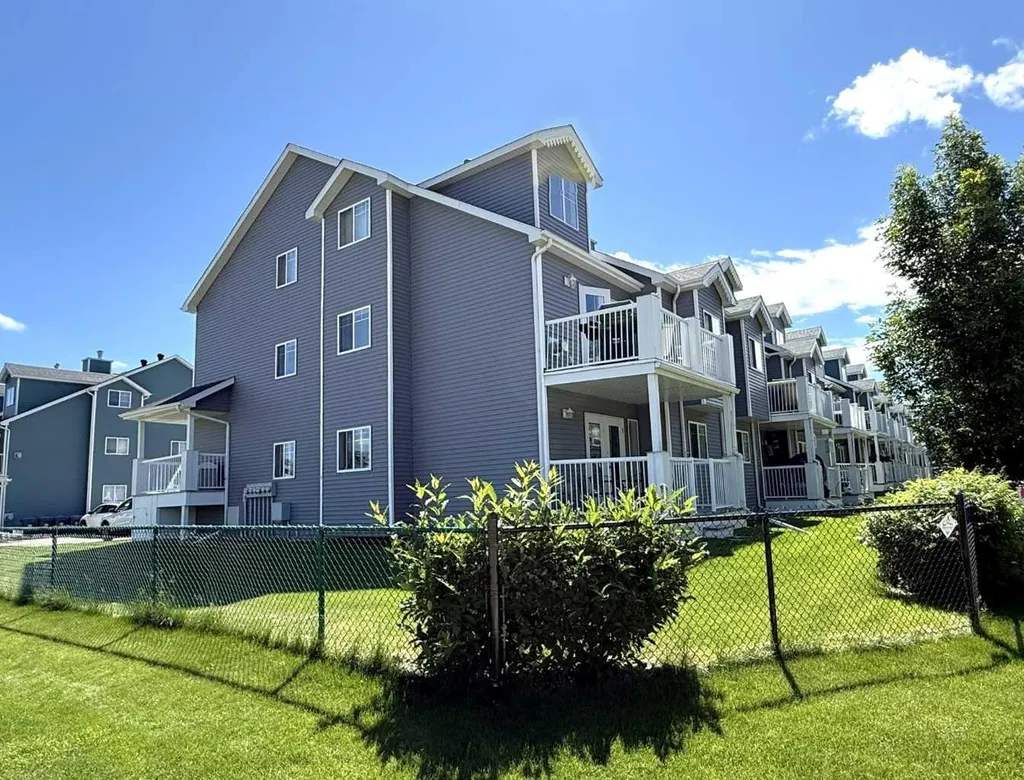 5220 50a Avenue Sylvan Lake AB T4S 1E5