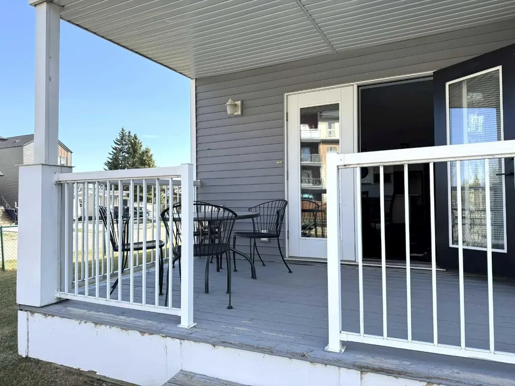 5220 50a Avenue Sylvan Lake AB T4S 1E5