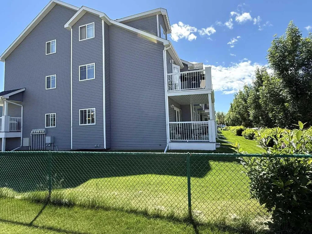 5220 50a Avenue Sylvan Lake AB T4S 1E5
