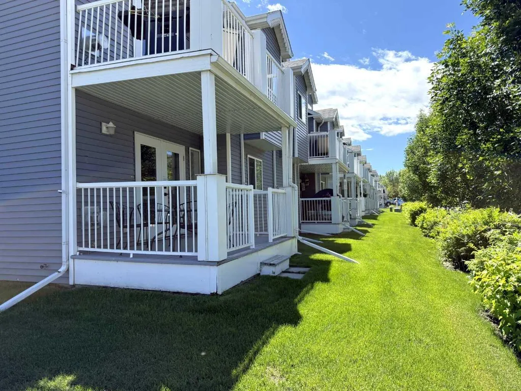 5220 50a Avenue Sylvan Lake AB T4S 1E5