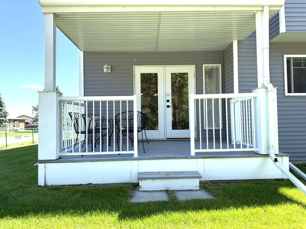 5220 50a Avenue Sylvan Lake AB T4S 1E5