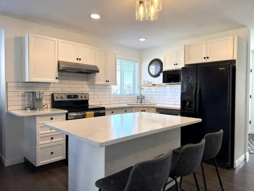 5220 50a Avenue Sylvan Lake AB T4S 1E5