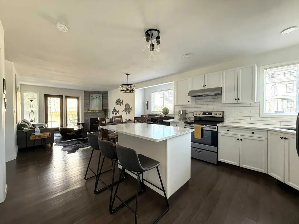 5220 50a Avenue Sylvan Lake AB T4S 1E5