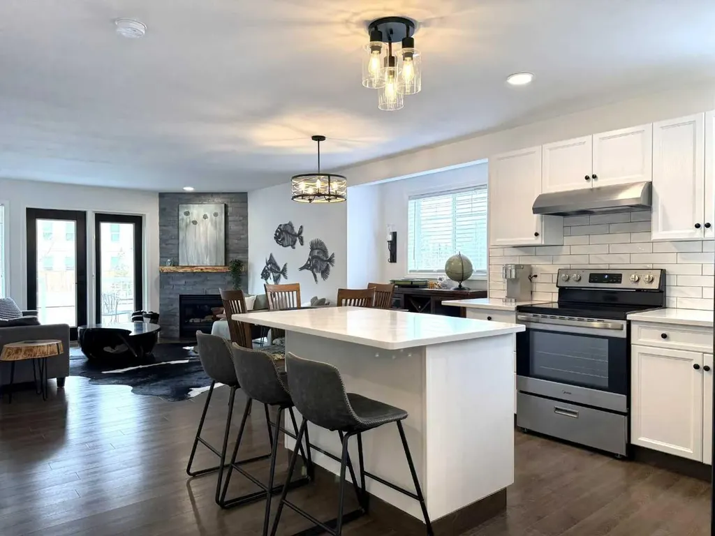 5220 50a Avenue Sylvan Lake AB T4S 1E5