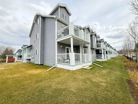 5220 50A Avenue Sylvan Lake AB T4S 1E5
