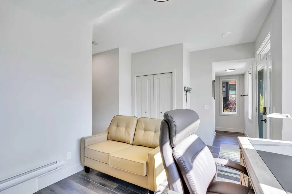 19 Royal Elm Green NW Calgary AB T3G 0G8