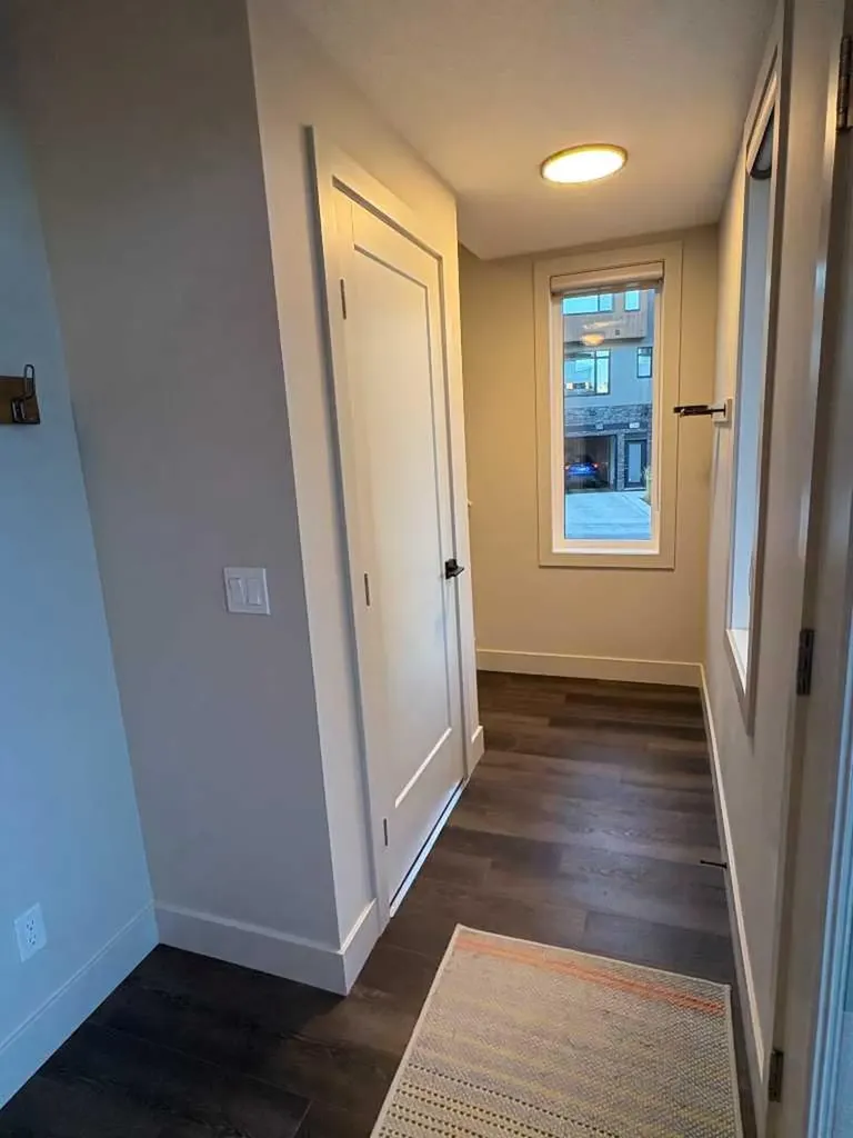19 Royal Elm Green NW Calgary AB T3G 0G8