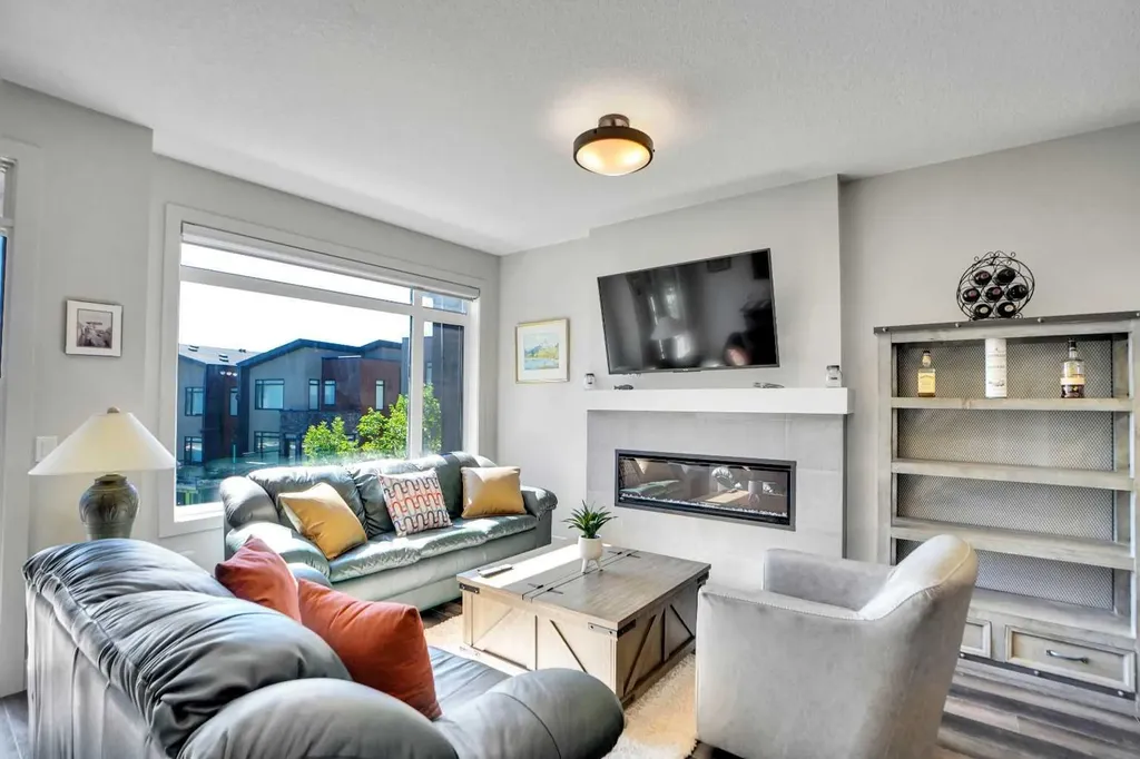 19 Royal Elm Green NW Calgary AB T3G 0G8